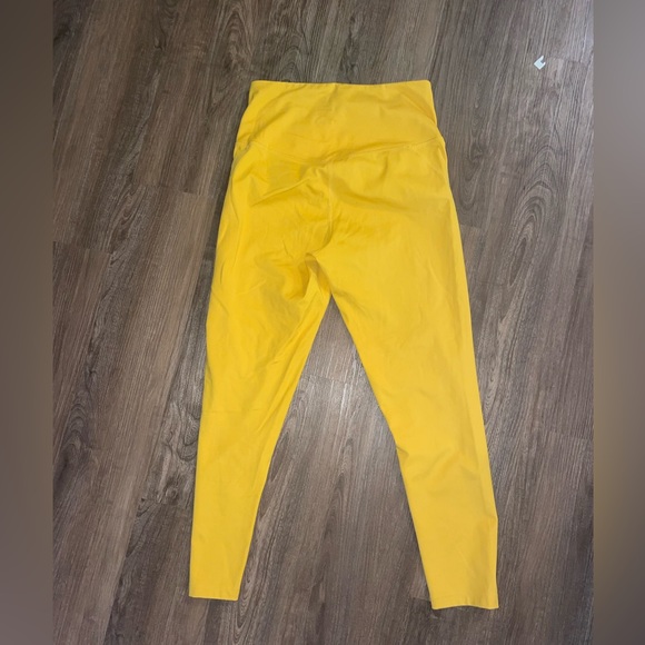 Girlfriend Collective Compressive High Rise 7/8 Leggings Golden Glow - Picture 4 of 5